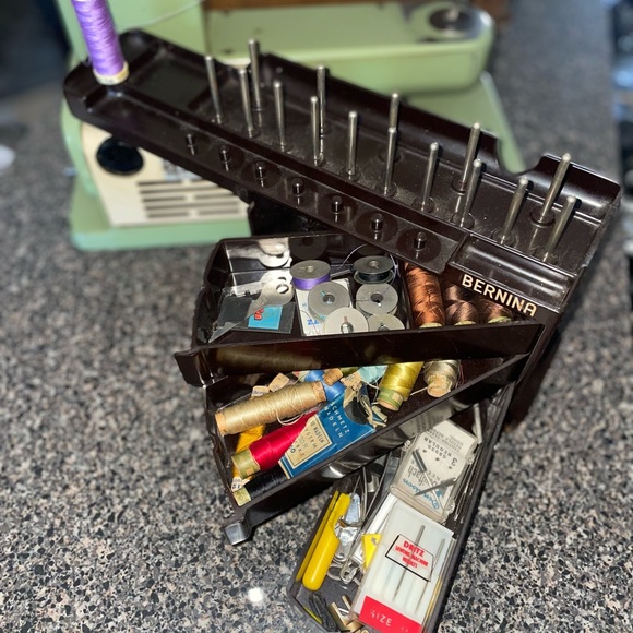 Bernina Sewing Machine 121 Green Excellent Working & Well Maintained W/ Extras - Picture 9 of 12